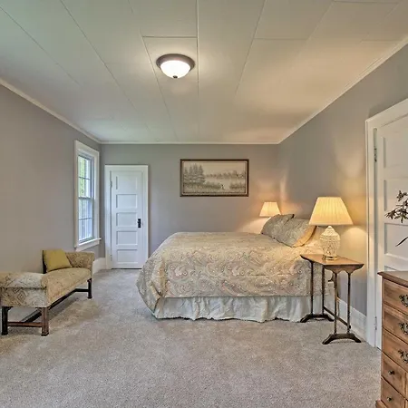 Beautiful Lenox Home, 3 Mi To Shakespeare And Co!